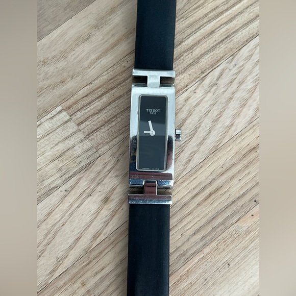 Tissot Ladies Watch Equi-T Stainless Case Black Dial Genuine Leather Strap Rare - Picture 1 of 17